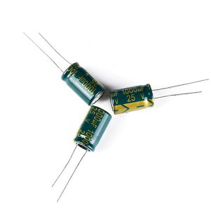 電容器的介質(zhì)對(duì)直流電流具有很大的阻礙作用